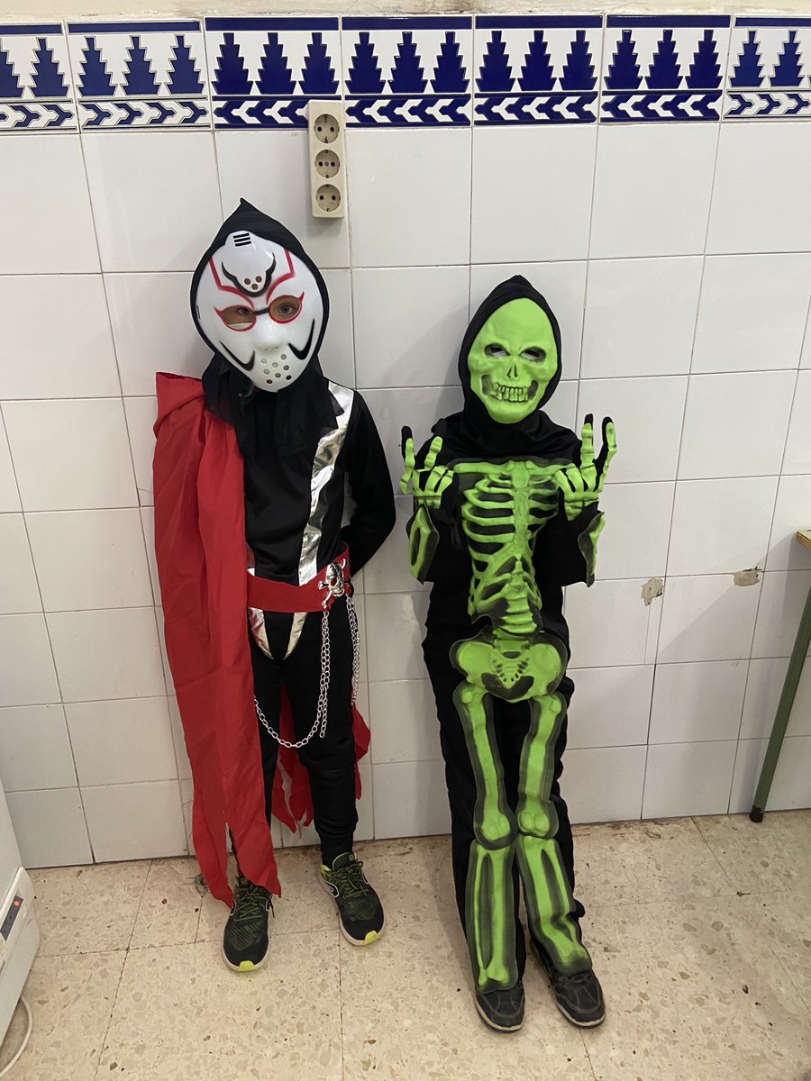 bermarsd's tweet photo. Parece que en la matinera del Colegio Azorín de San Vicente se ha adelantado Halloween💀👻👹

#halloween #extraescolares #colegio #alicante https://t.co/uecd5dWXnN