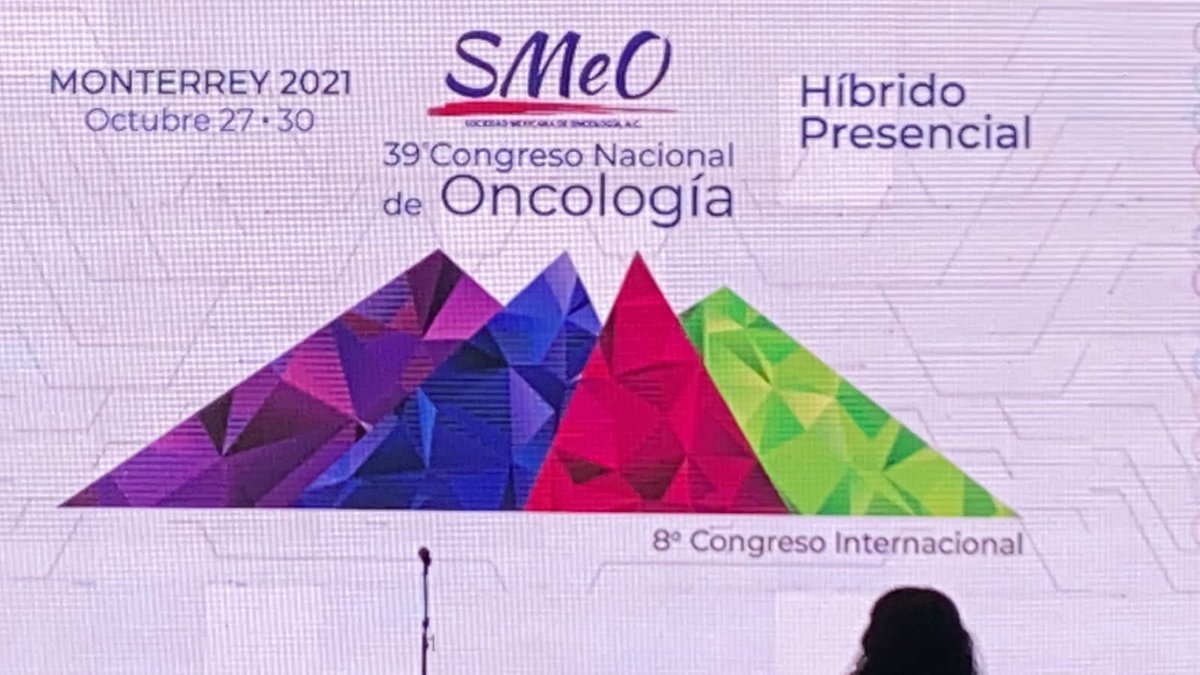 OncoMerida's tweet photo. Cirugía robótica 
En resección anterior baja, linfadenectomia retroperitoneal, y en tratamiento quirúrgico de cáncer de endometrio y cáncer de ovario. 

Presente en #Congreso2021 #SMeO #Oncología https://t.co/T2DmYbqIug