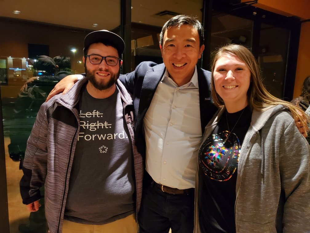 Lilmooner32's tweet photo. @AndrewYang @YangVets Drove up from Kansas!! Well worth it!!! #ForwardParty #Forward #YangGang #AmazingEnergy https://t.co/fDljsTRnzw