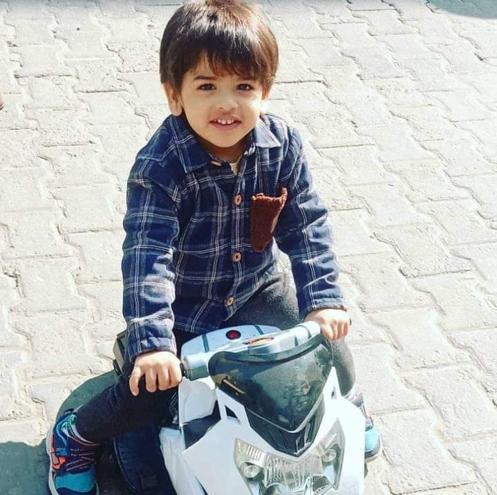 #Happy_Birthday_ladle_bhatije_Vishu उपनेता प्रतिपक्ष राजेन्द्र सिंह राठौड़ के पौत्र एवं भाई पराक्रम सिंह राठौड़ के सुपुत्र एवं प्यारे भतीजे विश्वराज राठौड़ (विशु) को जन्म दिवस की ढेर सारी शुभकामनाएं एवं बधाई 
मां भवानी की कृपा आप पर सदां बनी रहे
<a href="/Rajendra4BJP/">Rajendra Rathore</a>
<a href="/Parakram4BJP/">Parakram Rathore</a>