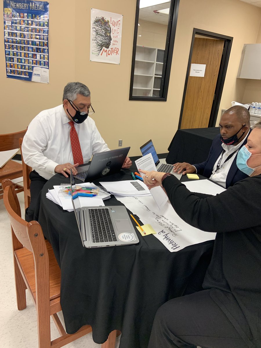 Rodriguezyg2's tweet photo. HS Leaders in the work! https://t.co/Emd3kcubOk