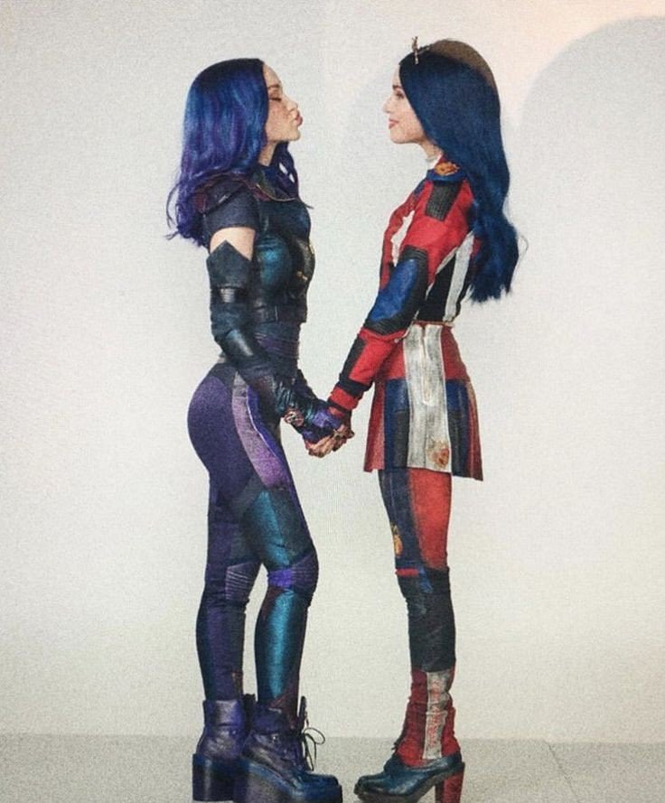 dofiathinker's tweet image. mal &amp;amp; evie.