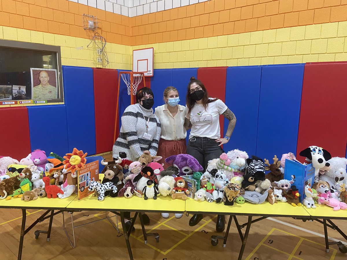 CCBOfficial1's tweet photo. We take literacy serious here! From Story Walks down @PigtownMainSt to Literacy Night where our students (and parents 😉) adopted their very own book buddies, we work hard to ensure our kids are engaged in reading. https://t.co/iC4pfhwwTn