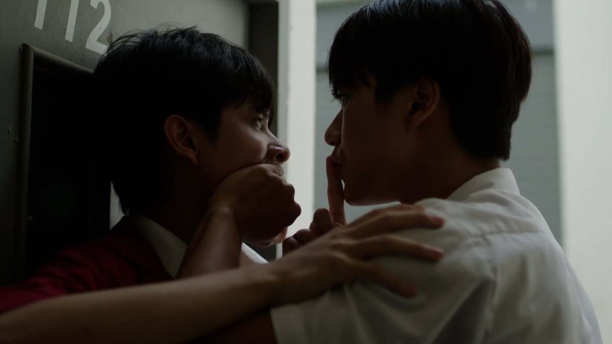 GMMTV's tweet photo. ภัทรมาช่วยได้ทันพอดิบพอดีเลย >//////<

#BadBuddySeriesEP1
#GMMTV 
@ohmpawatt @mynameisnanon https://t.co/SxaPmgpydT
