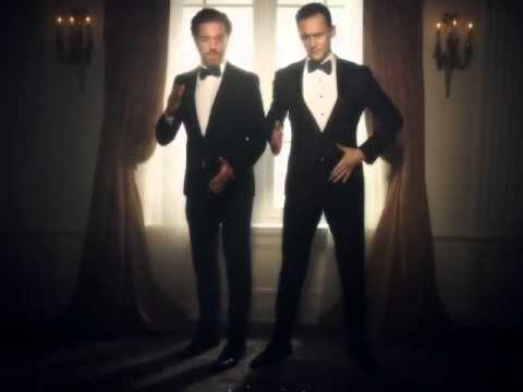 FanFunDamian's tweet photo. That time Damian Lewis did robot dance with Tom Hiddlestone! @theholliedazzle takes us back to the White House Correspondents Dinner 2016: https://t.co/8ZQFCjCHhK #DamianLewis #BarackObama #WHCD2016 #TomHiddlestone #MichelleDockery #EmmaWatson https://t.co/YpKGaeLCbc