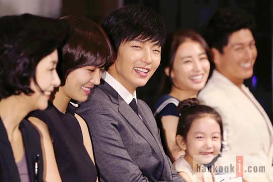 lydialiem's tweet photo. #이준기 with #KimSoYeon #ParkHaSun #LeeChaeMi #김소연 #박하선 #이채미 #투윅스 https://t.co/gFYJHnM40m