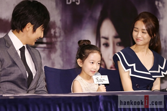 lydialiem's tweet photo. #이준기 with #KimSoYeon #ParkHaSun #LeeChaeMi #김소연 #박하선 #이채미 #투윅스 https://t.co/gFYJHnM40m