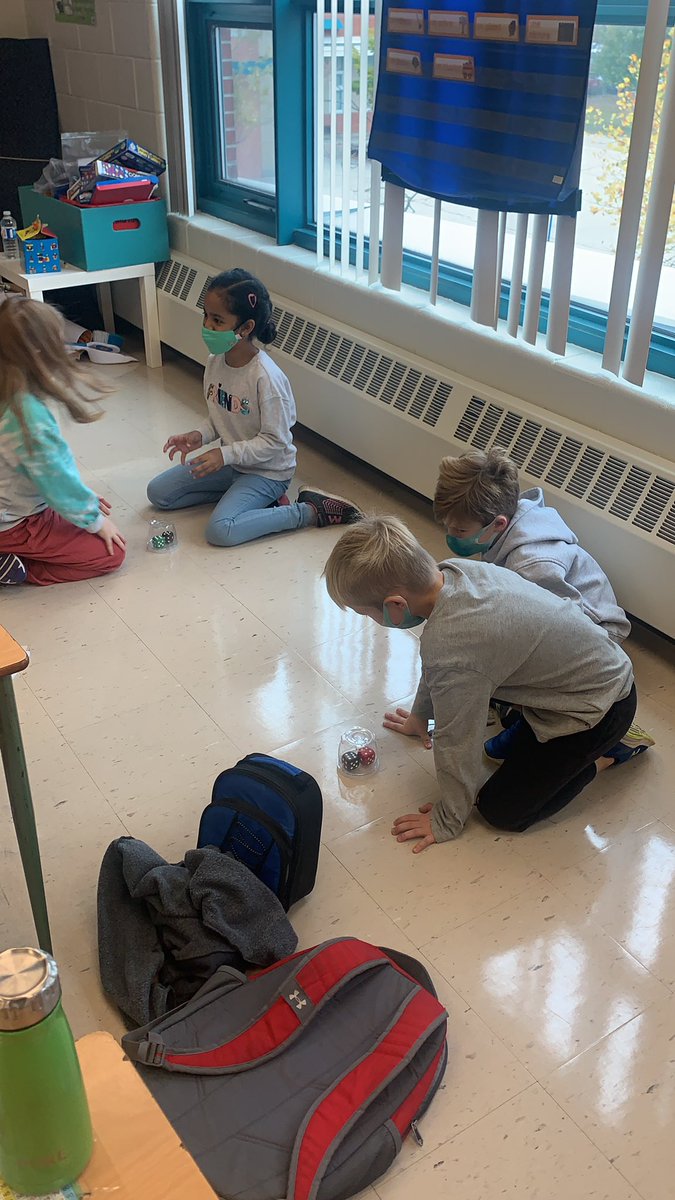 Chabot_secondST's tweet photo. C’est la bataille!Using dice to practice our mental math strategies. @tdsb_secondst @TDSB_fsl @tdsb https://t.co/mWYDk5eeLr