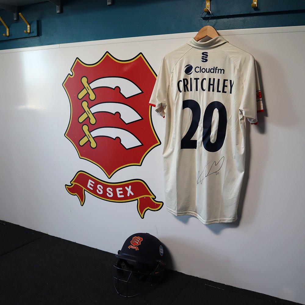 🚨 𝗚𝗜𝗩𝗘𝗔𝗪𝗔𝗬 𝗞𝗟𝗔𝗫𝗢𝗡 🚨

Fancy getting your hands on this <a href="/mattcritchley96/">Matt Critchley</a> signed Essex shirt? 👀👕

All you've got to do is give our new signing a follow and make sure you retweet this tweet.

The winner will be announced on Monday - good luck 🤞