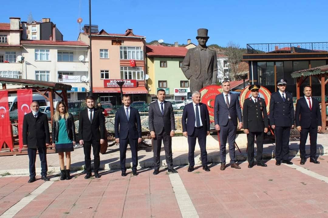 29 Ekim Cumhuriyet Bayramı Celenk koyma proğramımızı gerçekleştirdik.