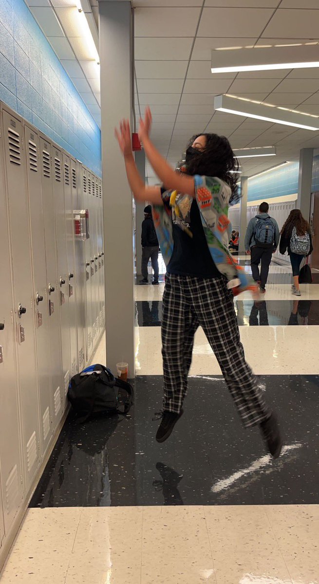 nicole39489283's tweet photo. @MrsWest_VJA #VJARedRibbonWeek GUYS I DIDNT HAVE A CAPE SO I GOT CREATIVE😥 https://t.co/7GtQkAd0l4