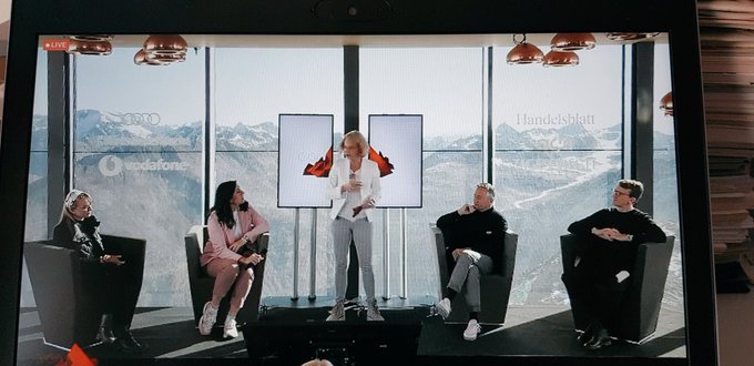 thomas_dettling's tweet photo. ◼️Eine starke Idee, den #GigaGipfel zu streamen. Noch besser, in Persona in Sölden🏔️dabei zu sein u. mit grossartigen Persönlichkeiten über #Digitalität und #Transformation zu sprechen, u.a.: @mmeckel  @smatthes @dettmers @LenaRogl 
#DigitalEducation #SmartCities #Sustainability https://t.co/sxz2Vs5dtP