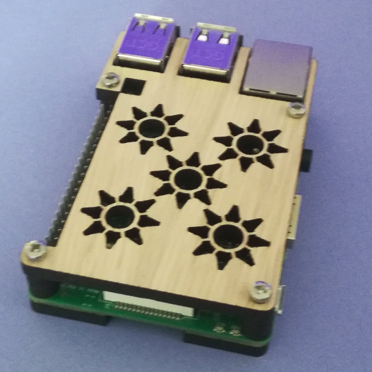 RISCOSbits's tweet image. Got some change in your pocket at #RISCOSLondon2021?

Pick up a #Thorin for your #RaspberryPi for the same price as the ticket to get in! In far too many variants to show, but here&apos;s a quick selection!

#ThingsYouCanBuyForFiveQuid
#pocketmoney
#raspberrypicase
#RISC_OS
#Pi3
#Pi4