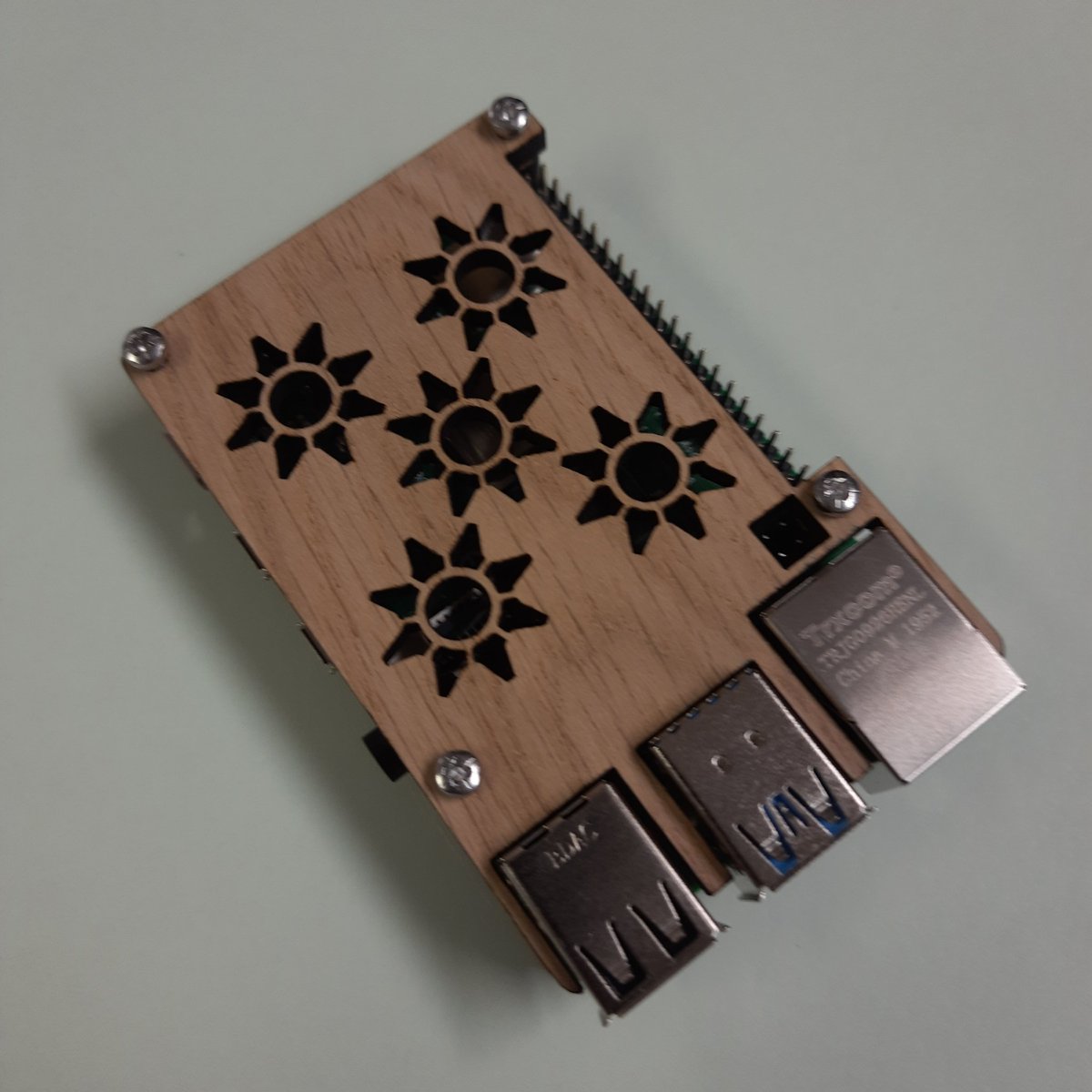 RISCOSbits's tweet image. Got some change in your pocket at #RISCOSLondon2021?

Pick up a #Thorin for your #RaspberryPi for the same price as the ticket to get in! In far too many variants to show, but here&apos;s a quick selection!

#ThingsYouCanBuyForFiveQuid
#pocketmoney
#raspberrypicase
#RISC_OS
#Pi3
#Pi4