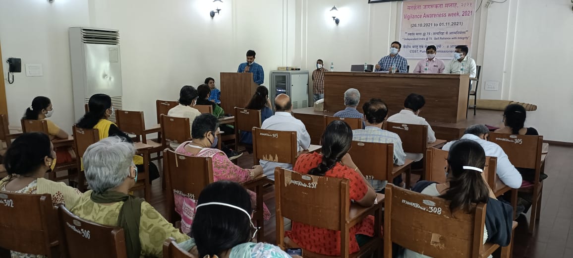 cgstcuspunezone's tweet photo. CGST, Pune-II Commissionerate is observing “Vigilance Awareness Week – 2021”. Under the theme- “INDEPENDENT INDIA @ 75: SELF RELIANCE WITH INTEGRITY", a Workshop on policies &amp; procedures of the organization &amp; preventive Vigilance Measures was organized on 27.10.2021. @cbic_india https://t.co/G6Wa9rvRoM