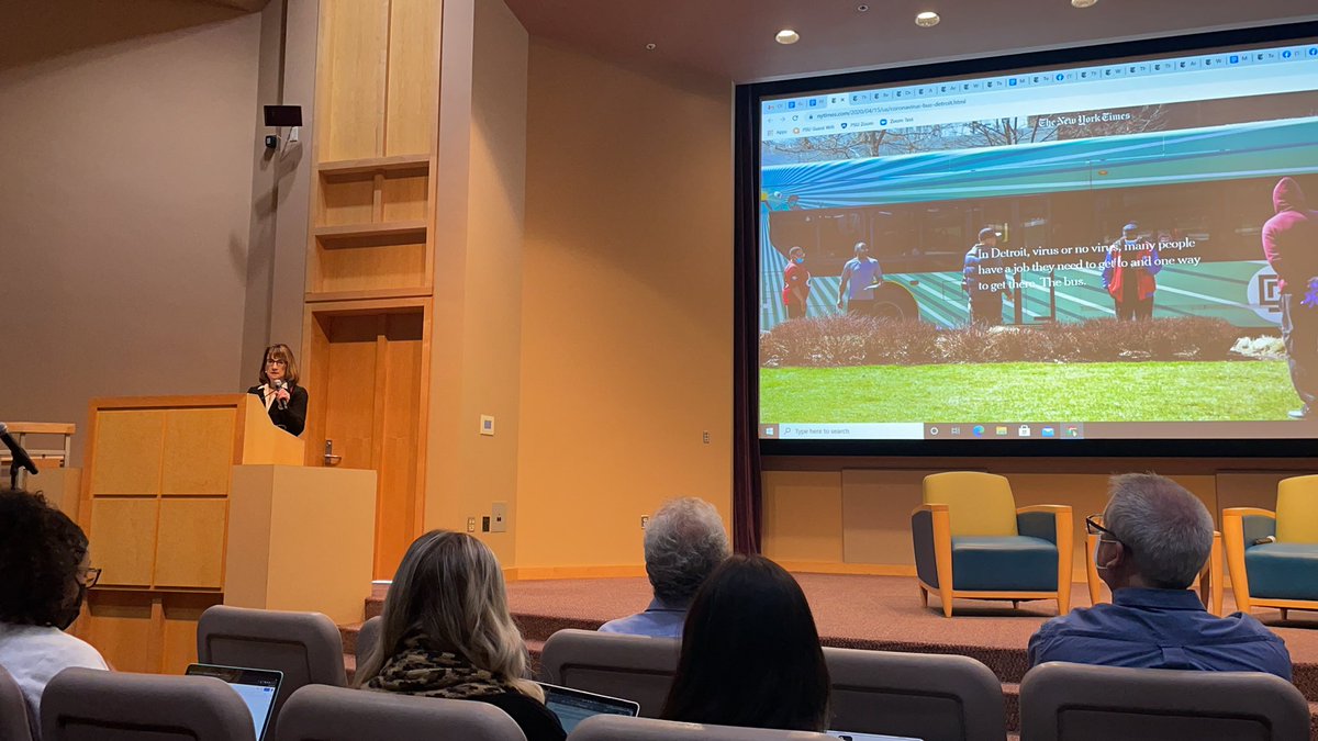 kelly_bench's tweet photo. @stefsaul told students to use their observational skills. “You don’t have to write what other people say,” she said in regards to a colleague revising his story about COVID-19 after seeing the mass deaths at a funeral home
#foster2021 #comm260 #NYTimes #FosterForeman2021 #speech https://t.co/D3dluRjvz9