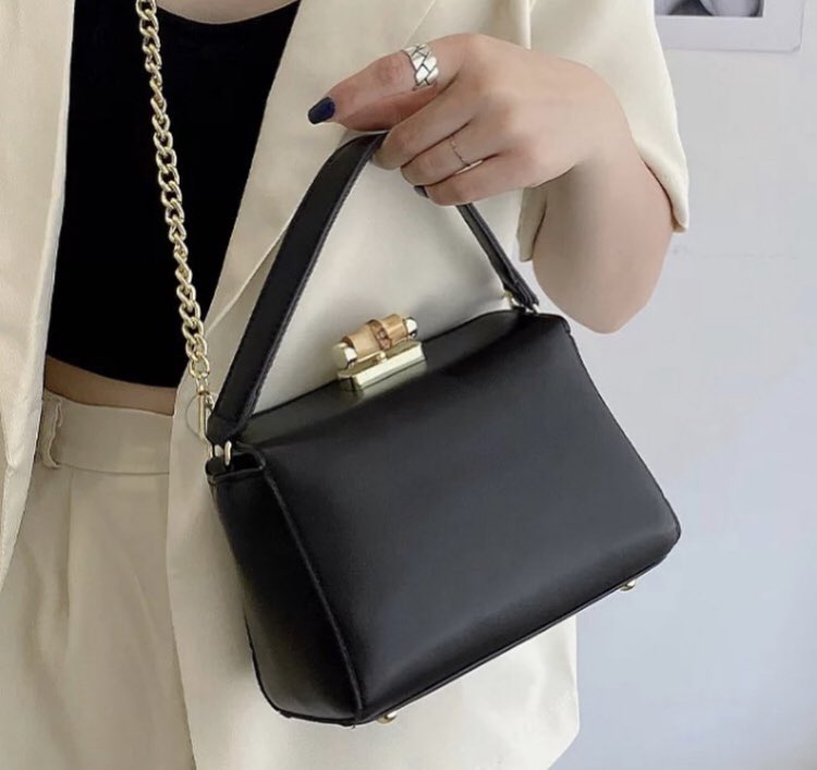 BagsVg's tweet photo. Ladies these bags are available for only R280. Bulk orders are welcome. IG: vg_bags_ Whatsapp: 0718357615 #GirlTalkZA #GirlzTalkZa https://t.co/gPmcbVvx64