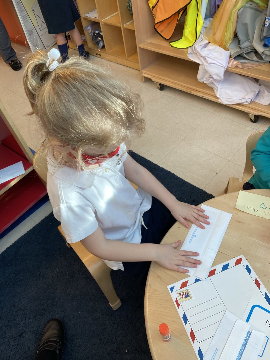 BISCLPReception's tweet photo. The #DaringDeer class are having fun in the new post office sending and delivering letters to their friends and teachers. #jollypostman #phonics @BISCLincolnPark @The_IEYC https://t.co/2KZltxciyB
