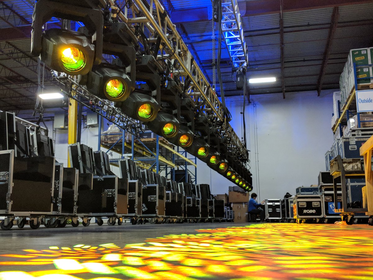 Usedlighting's tweet photo. Looking for a photogenic fixture 📸?? The SolaFrame 750 is a perfect fit for smaller to medium-sized venues and on SALE now at #usedlighting.

This item is #ULowned.
Now $3,495 (Save $2,500)
Click on the link below to shop now!
https://t.co/xS600yswkO https://t.co/rJmEeYlUKW