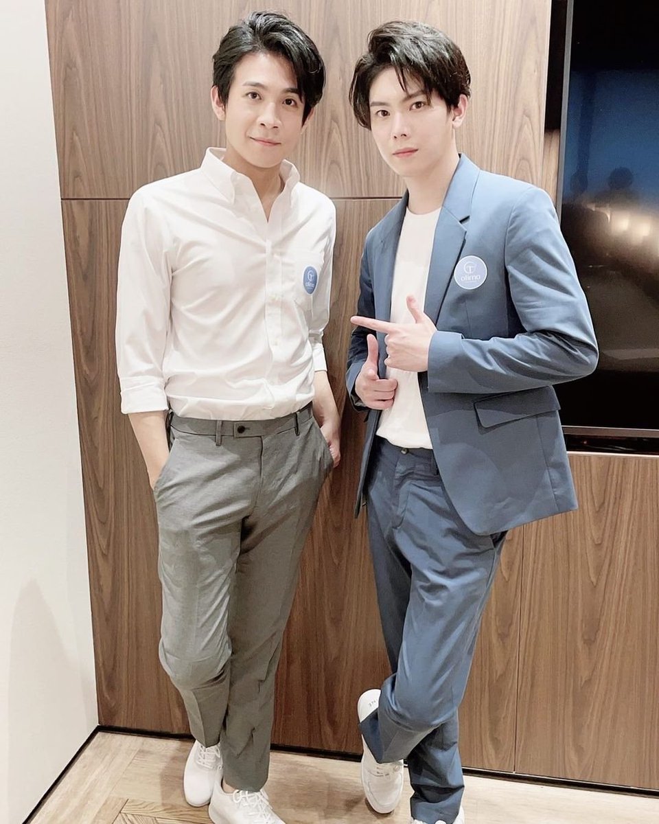 SamYU_TH's tweet photo. 2021.10.28 | bear_ocean_

Trans: ยินดีด้วยกับ #หยางอวี่เถิง ขอให้งานแถลงข่าวฑูตของแบรนด์ดําเนินไปได้อย่างราบรื่น! 
ยูที่มีสีฟ้าเหมือนนํ้า ดูดีมากเลยจริงๆ! 
ไม่ได้ขึ้นเวทีเดียวกันมาเป็นเวลานาน
นี่รู้สึกว่ายังเป็นรสชาติที่คุ้นเคยที่สุด🤣🤣
ขอให้โชคดี ขอให้โชคดี! ⬇️ (1)

#楊宇騰YU https://t.co/6j0llcOQOW