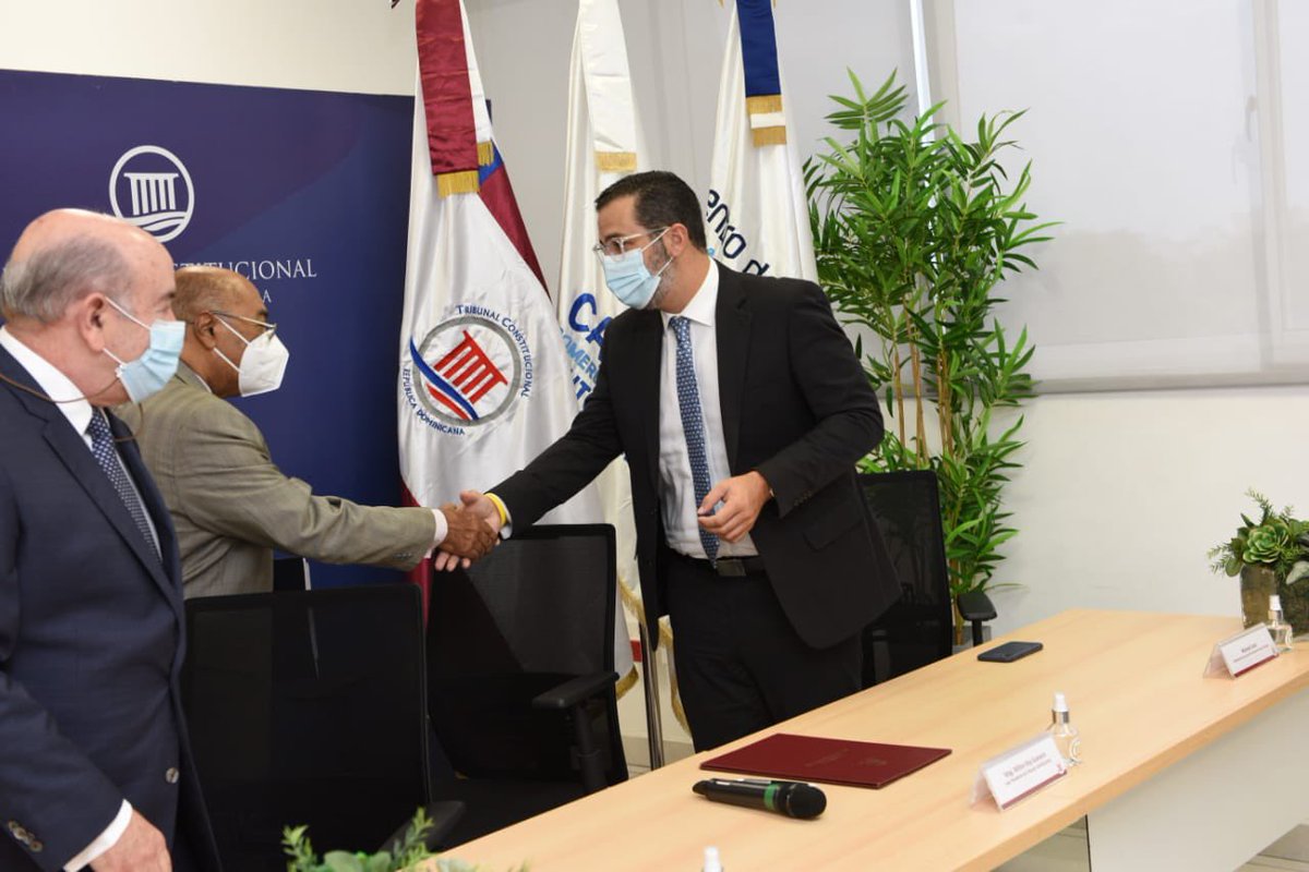 HOY FIRMAMOS UN IMPORTANTE ACUERDO CON EL <a href="/TribunalConstRD/">TCRD</a> PARA FORTALECER LA FORMACIÓN DE MANERA CONJUNTA EN MATERIA DE ABRITRAJE COMERCIAL Y SOLUCIÓN ALTERNATIVA DE CONTROVERSIAS! GRACIAS AL MAGISTRADO PRESIDENTE MILTON RAY GUEVARA. Y A CAMINAR JUNTOS EN ESTA VISIÓN