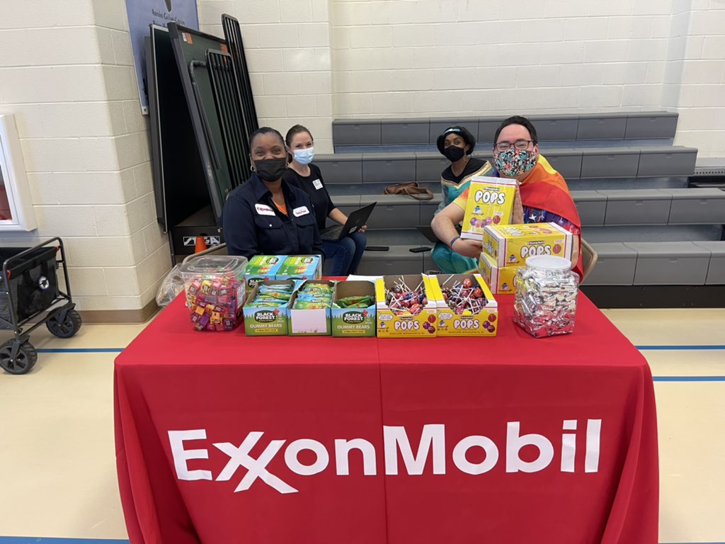 100Beaumont's tweet photo. Kids are having a ball at the Charlton Pollard Elementary “Trunk or Treat” #CPtrunkortreat https://t.co/dmULbokL8U