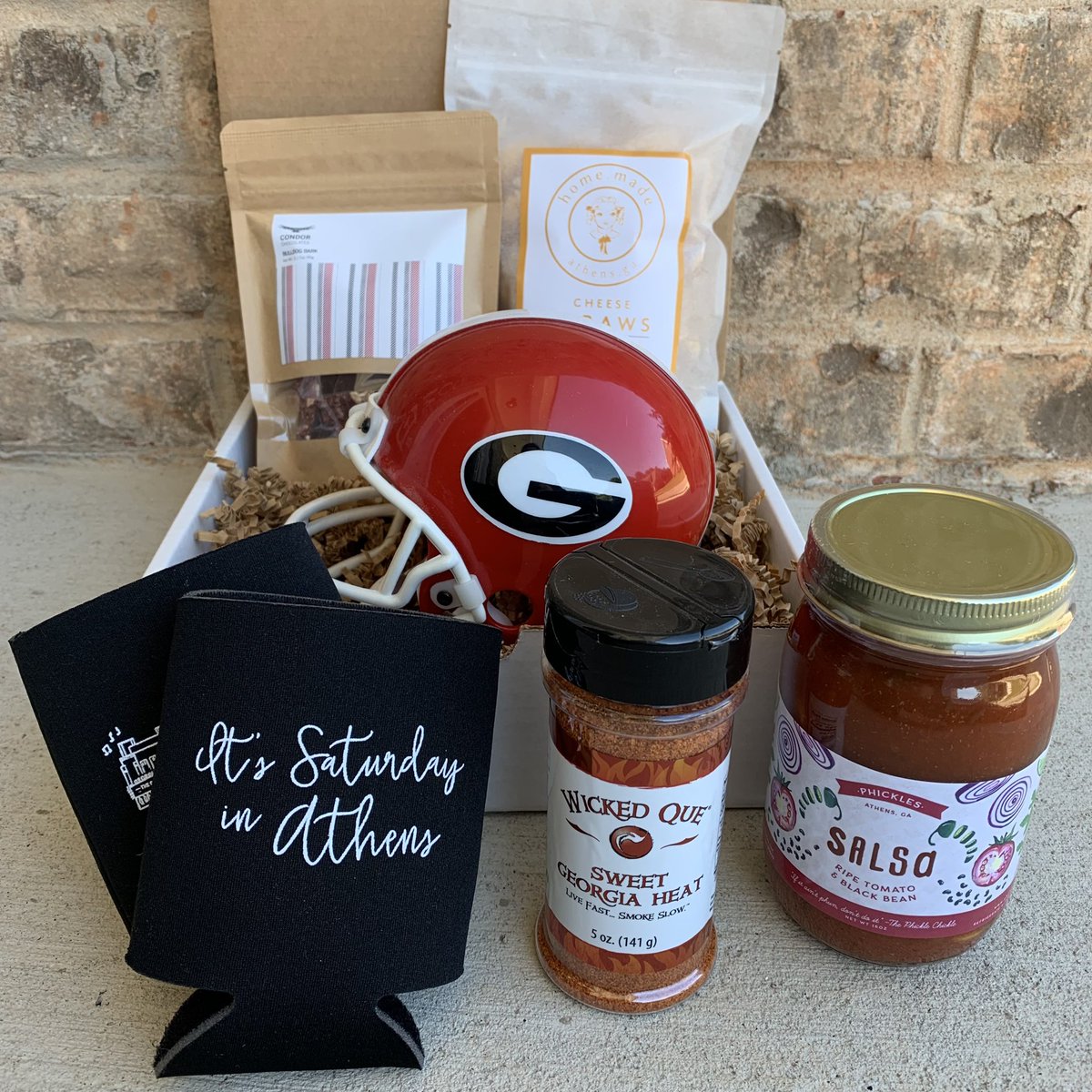 The 🐶 take on the 🐊 this weekend.

Whether you’re tailgating from home or in Jacksonville, a box full of goodies is always a necessity. 

Order the Ultimate Tailgate Box or build your own and fill up with your Athens favorites!

Shop now at onlyga.com!

#UGAvsUF