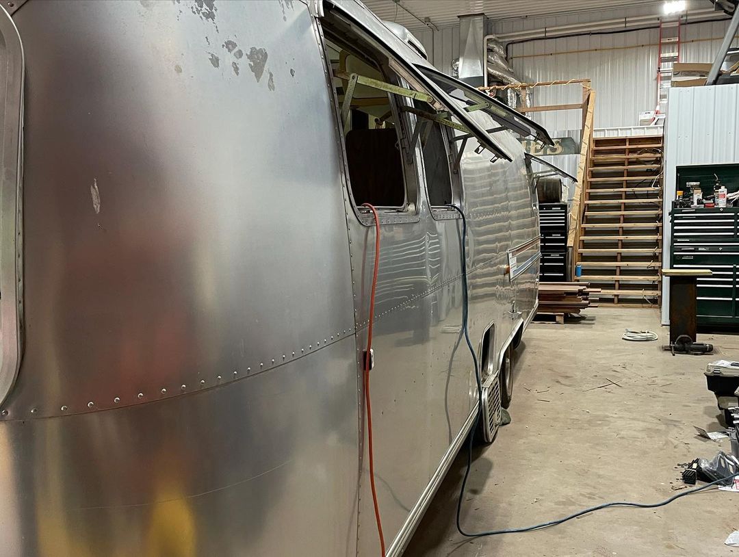 DahlConstructio's tweet photo. And so it begins #airstream #rehab #offgrid #winterwork https://t.co/XUFEHWcyey