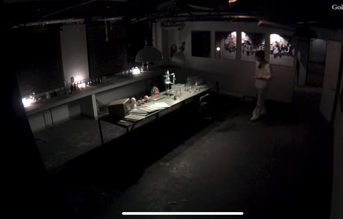 pausali_22's tweet photo. Also please tell what is that womanly figure in the coridoor because it wasnโt there when Boo was entering the room but after some split second its there.
Pls tell me I am just overthinking ๐ญ
#GOSE #seventeen #GoingSEVENTEEN #GOING_SVT #goseego https://t.co/YL8TulTYOC
