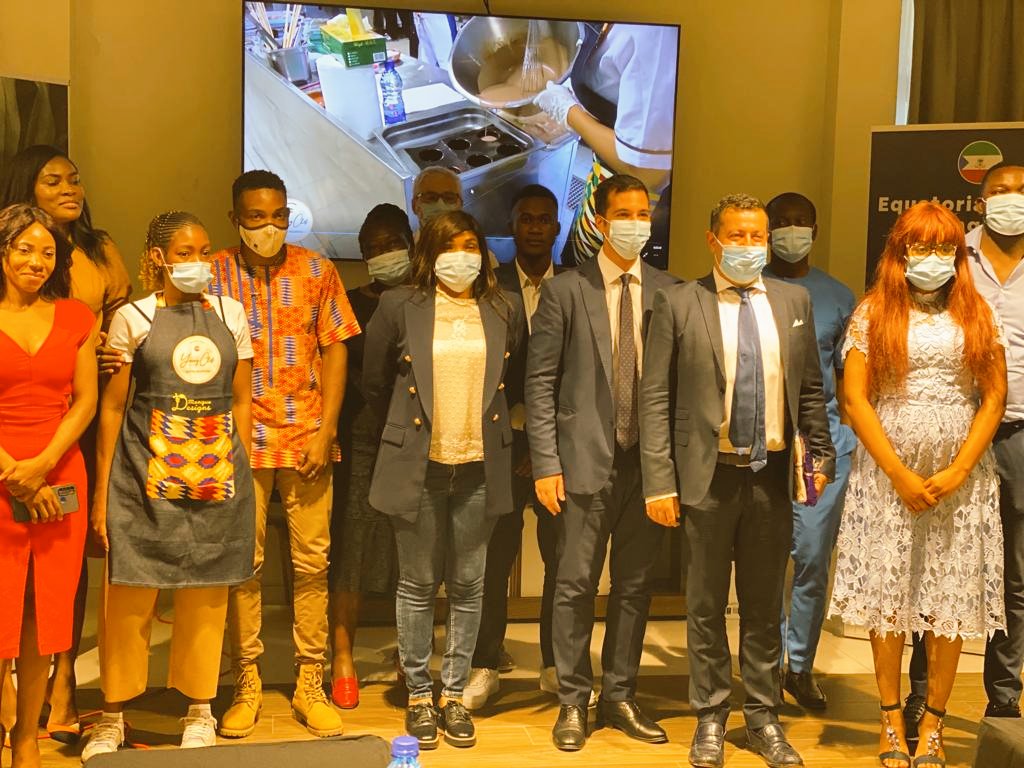 GuineaYoungChef's tweet photo. @GuineaYoungChef Lanza oficialmente su Segunda Edición en la ciudad de Bata, invitamos a los jóvenes a inscribirse para que cada uno descubra su gran talento oculto y a que disfruten haciendo lo que más le gusta #Practice #MakesPerfect #EGYoungChef #Edicion2021 #GuineaEcuatorial https://t.co/wKoOrWp7YJ