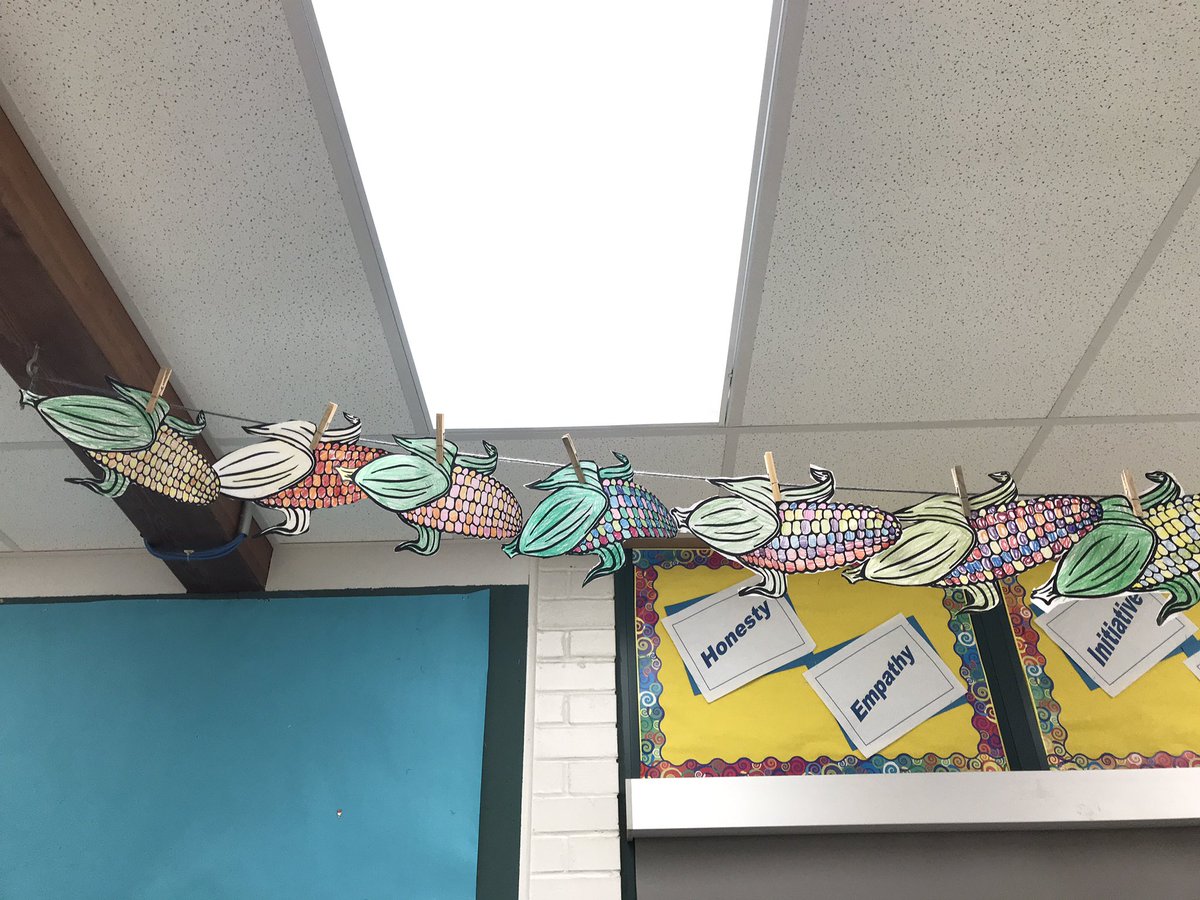 Tiff_Procter's tweet photo. Kiddos made some harvest corn patterns #grade1 #patterning #craftivity https://t.co/ZL3R962Izu