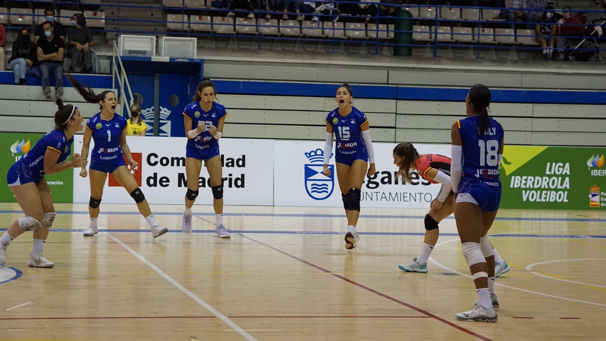 VoleibolLeganes's tweet photo. ¡GRITAD BIEN ALTO!
¡HOY HAY PARTIDO!

🏆 #LigaIberdrola
🏐 Jornada 5
🆚 @haroriojavoley
📆 Sábado 30 de octubre
⏰ 19:00
🏟 Pabellón Europa
🎟️ Entradas: https://t.co/fg2daIRjKs

#VamosLega 🏐💙💪🏽 https://t.co/hr5BwjJSbe