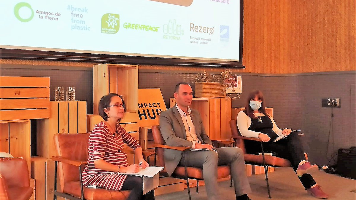 AmigosTierraEsp's tweet photo. Nuestra compañera @adriana_espigon "Las personas más vulnerables de nuestra sociedad son las que más sufren este modelo de no gestión y no prevención de los #residuos" https://t.co/472DdTizTK #ResiduoCero #AlianzaResiduoCero #LeydeResiduos https://t.co/r3lye2pYqb
