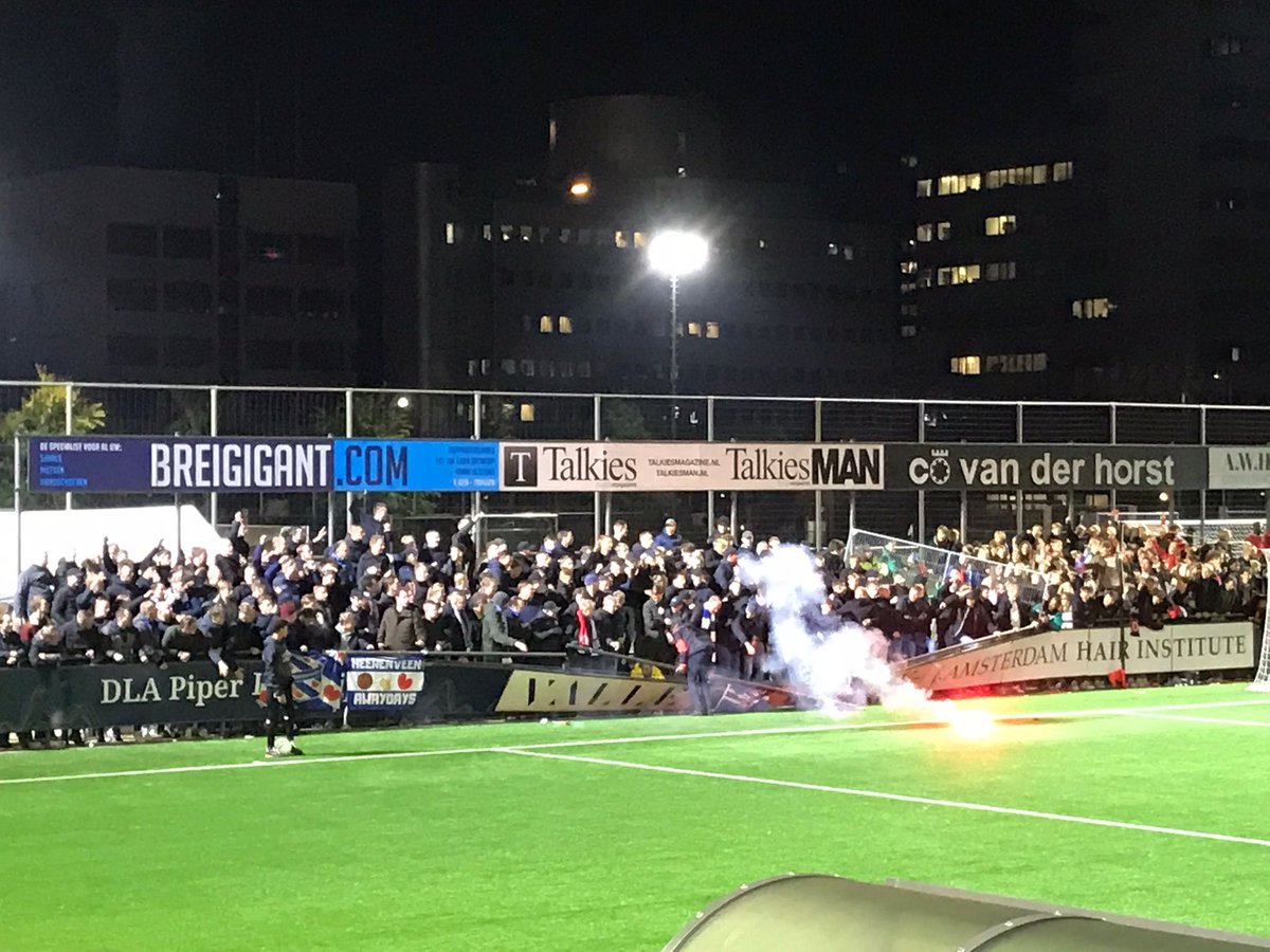 HielkeSCH's tweet photo. Als je de wedstrijd wegdenkt, was het een mooie bekeravond in Amsterdam. #awaydays #afchee https://t.co/7nZT8D9y9H