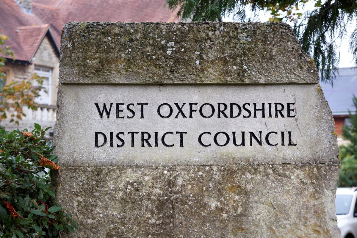 West Oxfordshire District Council has passed a motion promising to commit to making streets safer for women and girls

The motion requires West Oxfordshire Community Safety Partnership create a working group to focus on a rural VAWG strategy

More: orlo.uk/2ogYd