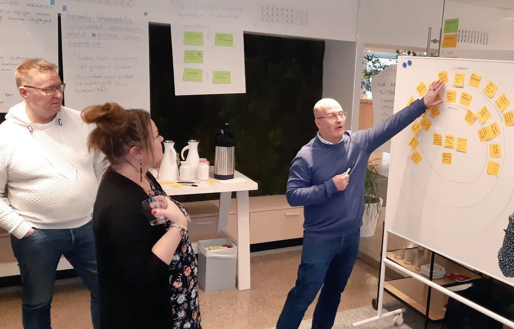 evakahanke's tweet photo. Yhteistyö neljän kunnan kesken mahdollistaa eVakan kehittämisen tulevina vuosina. Tänään polkaistiin eVaka3.0 käyntiin yhdessä 🤩 @EspooEsbo @oulunkaupunki @Tamperekaupunki @Turkukaupunki https://t.co/5iwo7iQ4Tf