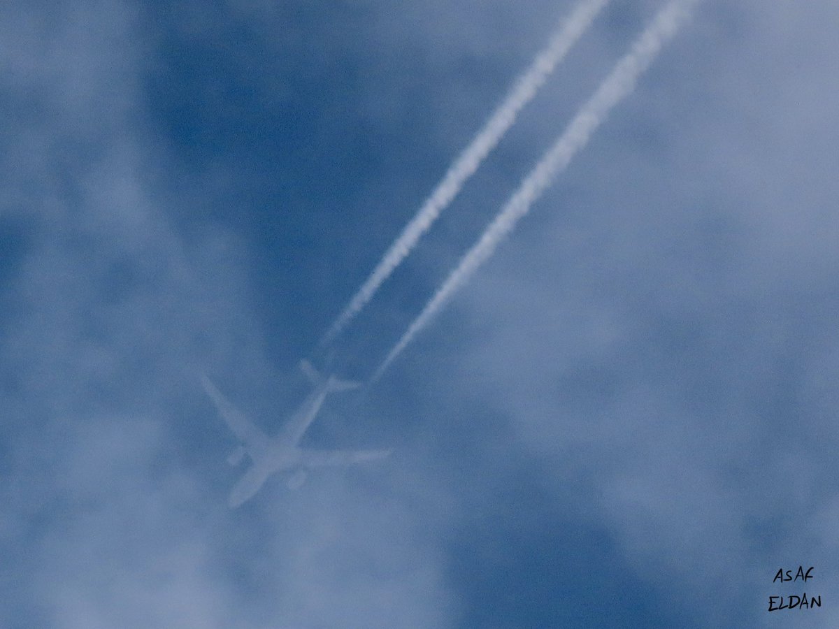 AsafEldan's tweet photo. Is it a plane there or just #contrail ? #franceairforce #airbus #A330-243mmrt reg. FUJCJ as #flight #FAF4073 at FL390 on the way to #LLOV 
#airforce #avgeek #milair #tanker #militaryaircraft #france #armeedelair #planespotting #blueflag2021 https://t.co/E5VaL4C665