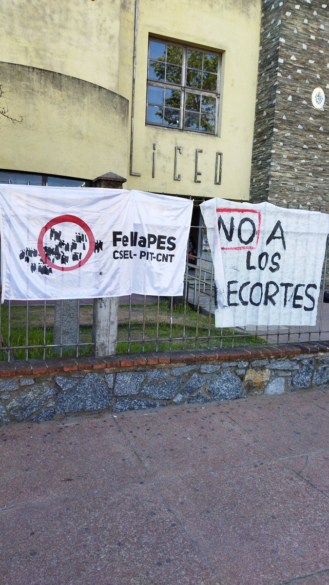 En el marco del paro de 24 Hrs de  <a href="/FenapesUruguay/">⭕️Fenapes</a> lxs docentes de Maldonado en extensión de nuestro derecho a huelga, hemos decidido ocupar el Liceo Departamental para hacer visible la disconformidad con la elección de horas virtual impuesta de forma inconsulta por @ces_Uruguay