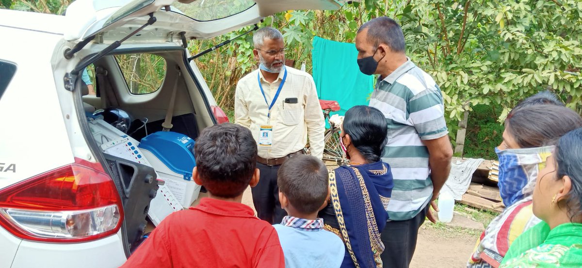 SVEEPDNH2021's tweet photo. #SVEEP awareness programme at Masjid Falia,  Silvassa about the use of EVM, VVPAT, helpline no. 1077 and cVIGIL app etc. #ECISVEEP #SVEEPDNH   @tapasyaraghav
@CollectorDnh @DNH_DMA
 @ECISVEEP https://t.co/0jGiLWIct0