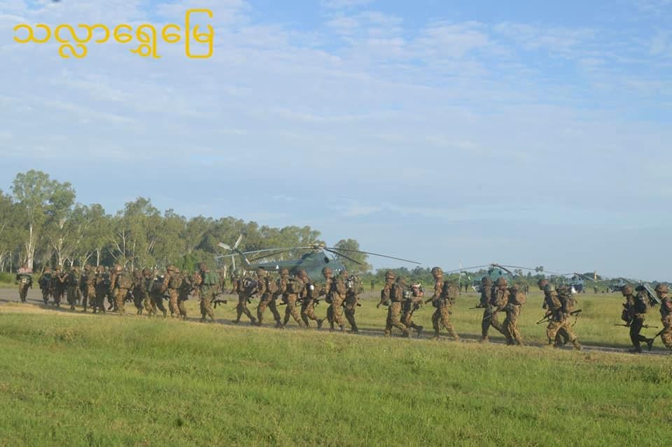 Khithitofficial's tweet photo. စစ်ကိုင်းတိုင်းတွင် အလောင်းမင်းတရား အထူးစစ်ဆင်ရေးအမည်ဖြင့် အကြမ်း ဖက်စစ်သားများကို စစ်ရဟတ်များဖြင့် ပို့ဆောင်ဟုဆို
ရန်ကုန်၊ အောက်တိုဘာ ၂၈ 
စစ်ကိုင်းတိုင်းအတွင်းရှိ ပြည်သူ့ကာကွယ်ရေးတပ်ဖွဲ့ PDF များကို တိုက်ခိုက်ရန် အလောင်း မင်းတရား

Read More -> https://t.co/2YCc6zQBDO https://t.co/Zu5RrRMgrx