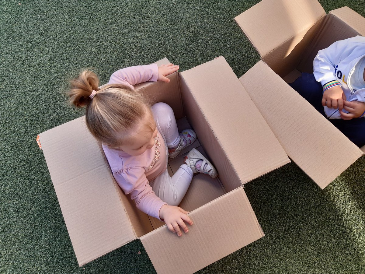 mcrojasmena's tweet photo. Una caja de cartón da para mucho, en 1 año nos divertimos y experimentamos. 
#primerciclodeinfantilbenalmadena 
@Novaschool_es https://t.co/wLpIKBJRCV