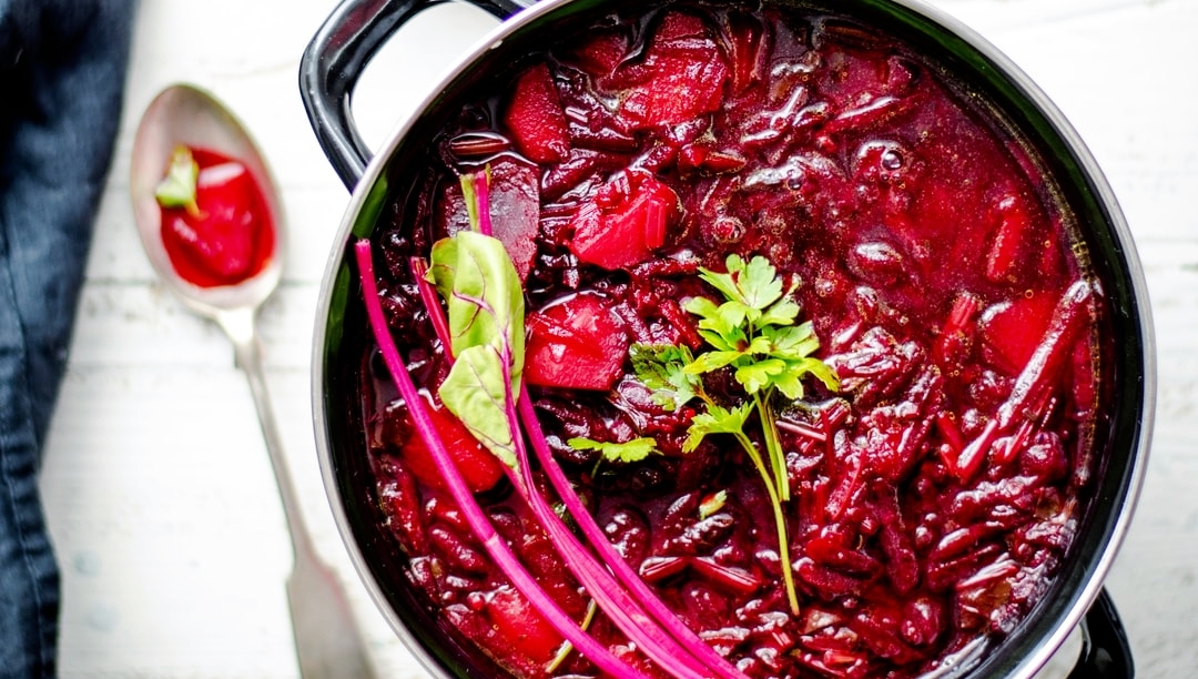 Beetroot soup, also known as Borscht in Ukraine &amp; Russia, or Barszcz in Poland, is perfect for those days when the weather starts getting rude 🥶

#nodishrespect