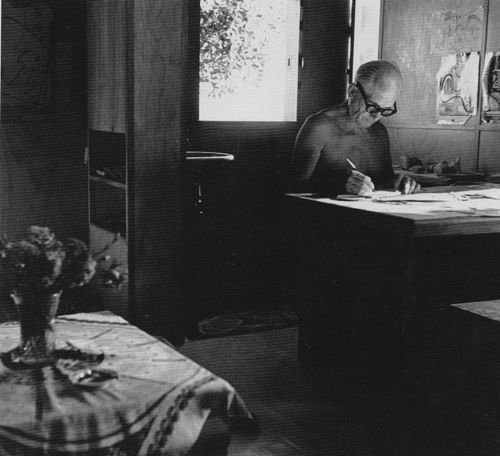Ünlü Mimar Le Corbusier'in tasarladığı betonarme bir toplu konut projesi ve kendisi için tasarladığı ahşaptan bir tatil kulübesi. :)