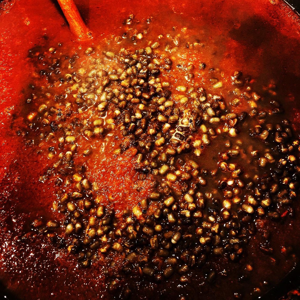 delhish's tweet photo. Preparations are underway for our HALLOWEEN menu …..do you DARE to try? 

🎃Purple CABBAGE &amp; CARROT SAMBAR

🎃URID TIKKA MASALA 

🎃DEVILLED AUBERGINE &amp; POTATOES in sauce 

🎃PUMPKIN TADKA DAL

🎃BLACK BEAN rice 

Open today from 4-9pm. Make a booking at https://t.co/eNfJ09Uy1Z https://t.co/mFEYMdnN2c