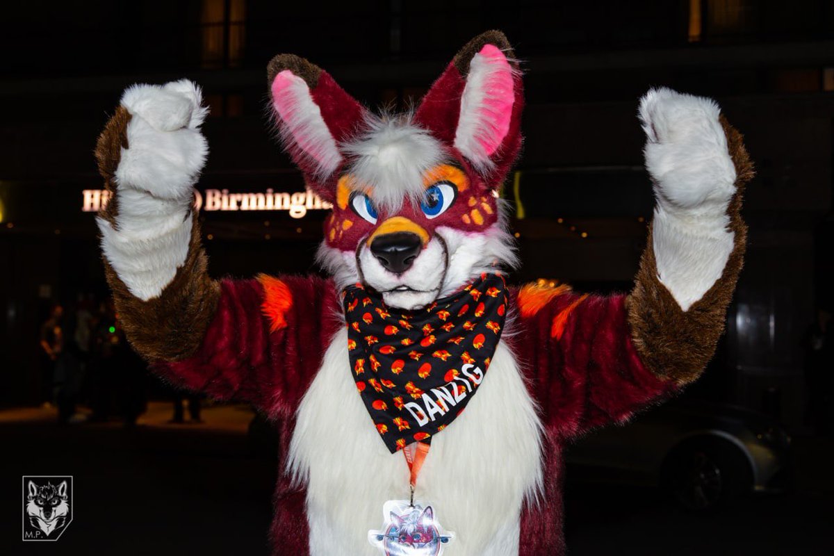 DanzigFops's tweet image. Found these two pictures at Confuzz back in ‘19. I hope to come back in 2022! Thanks for the photos Mike Paws.