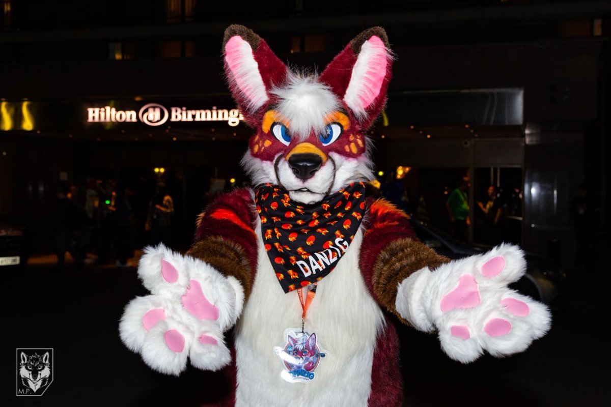 DanzigFops's tweet image. Found these two pictures at Confuzz back in ‘19. I hope to come back in 2022! Thanks for the photos Mike Paws.