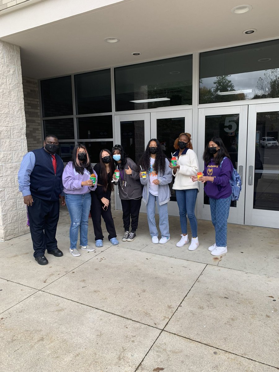 9XImpactPBIS's tweet photo. Kona Ice stopped by during lunch this week with some treats for students! @9XImpactRHS https://t.co/ix1DIj87av