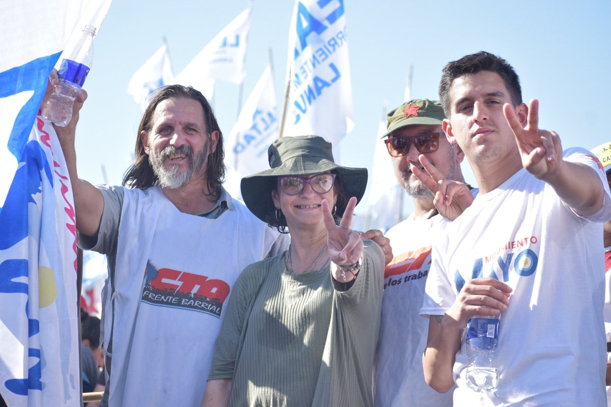 lodos_viviana's tweet photo. En el Club Deportivo Morón, compartimos un emotivo homenaje al hombre que le devolvió los sueños y la felicidad al pueblo argentino. https://t.co/JVEaBZHQkb