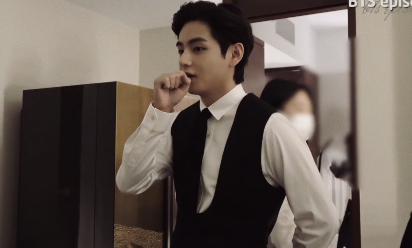 ลุคนี้คือหล่อมากจริงๆ คุณเเทฮยองเหมือนเจ้าบ่าวเลย