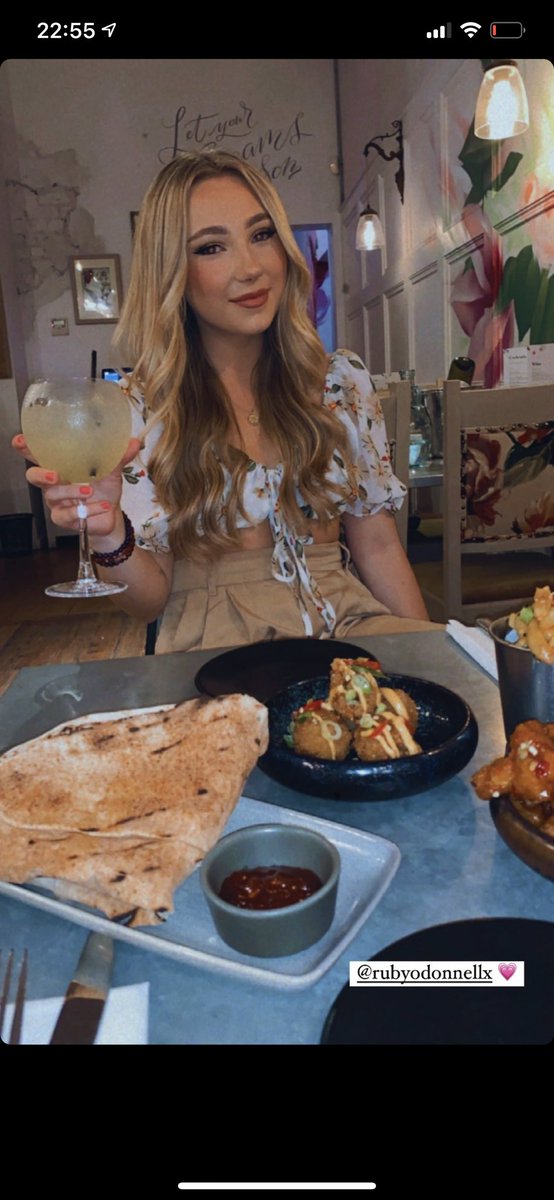 Wife goals @PeriNicoleLoma1 <a href="/PeriLomax20/">Peri Lomax 👸🏼</a> @PeriLomax15 

Btw not seeing someone else's peri but these are just ones that I see active 

#justfriends